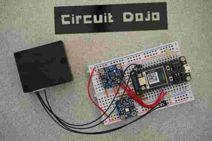 Solderless Breadboard and Partile