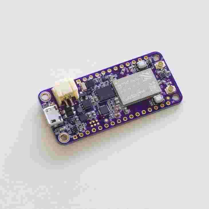 nRF9160 Feather Top Side